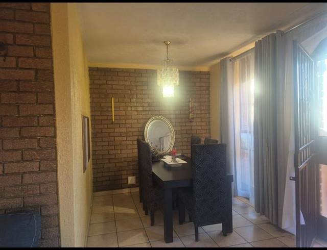 4 BEDROOM TOWNHOUSE FOR SALE IN ENNERDALE EXT 3